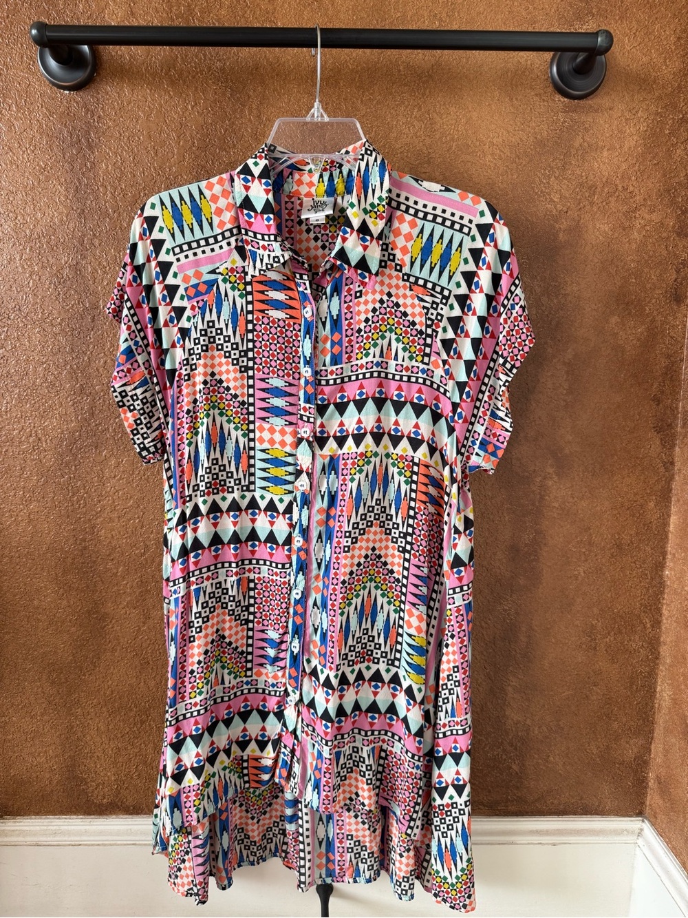 Ivy Jane Colorful Multi Color Geometric Print High Low Button Front Top Size S